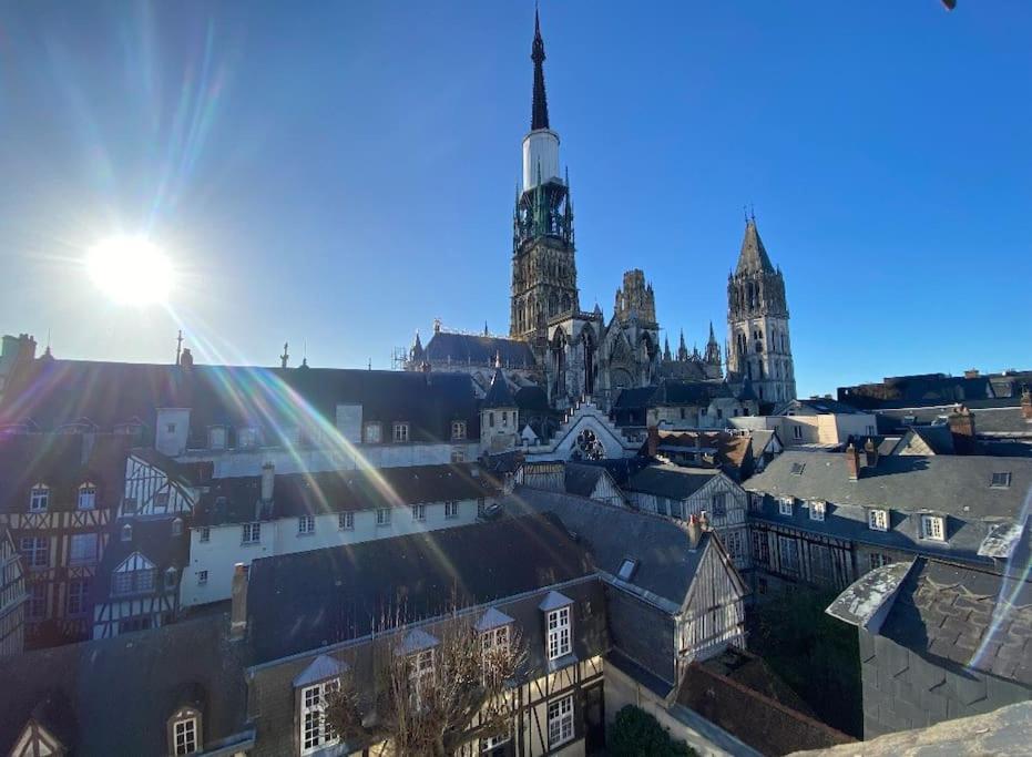 Sous Les Clochers De Rouen - Cathedrale Екстериор снимка